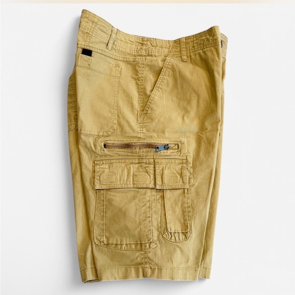 Men’s Stanley Cargo Tan Shorts. Zipped pockets. Size 36 - Picture 4 of 6